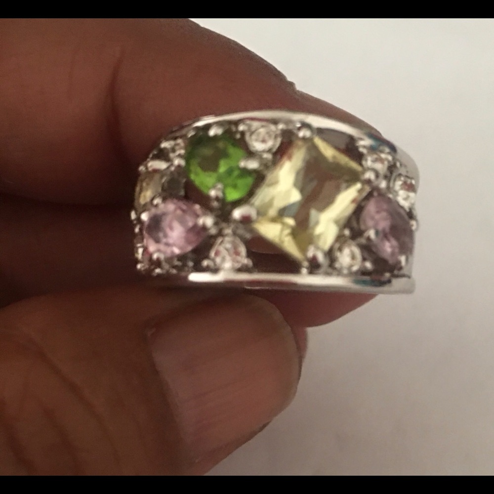NWOT Multi Colored Crystal Ring. Size 6.25